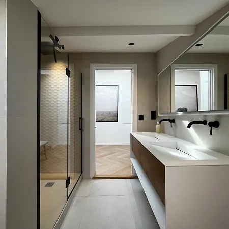 Apartman Rooftop Unique Vue / Vieil